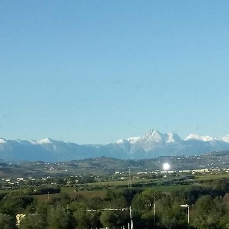 Il cielo in una stanza Hotel Giulianova Esterno foto