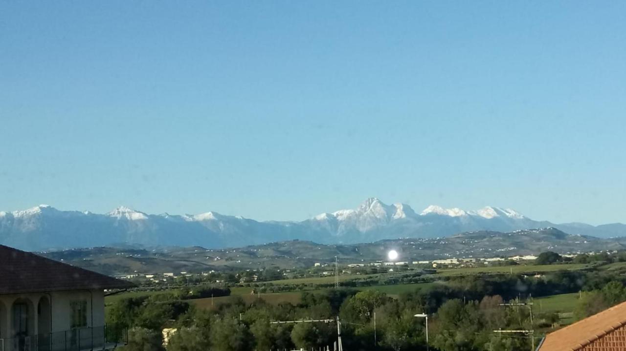 Il cielo in una stanza Hotel Giulianova Esterno foto