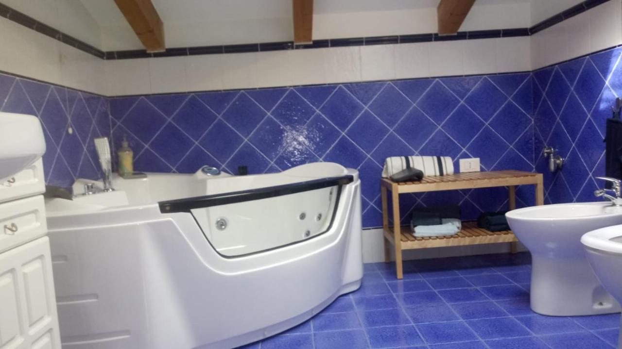 Il cielo in una stanza Hotel Giulianova Esterno foto