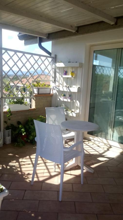 Il cielo in una stanza Hotel Giulianova Esterno foto